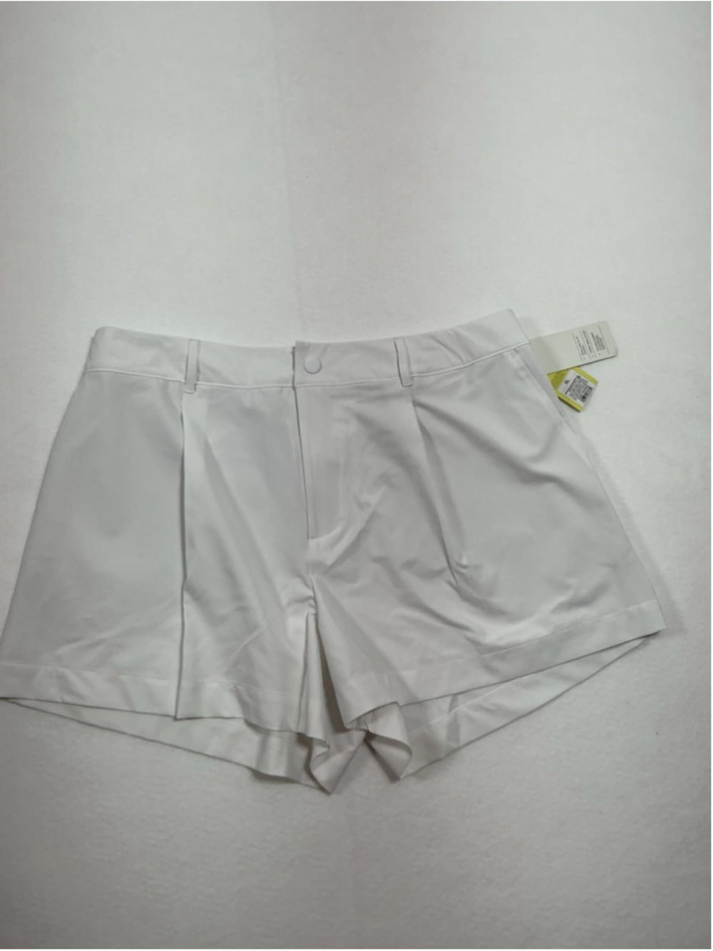 Womans NWT All In Motion Golf Shorts XL White